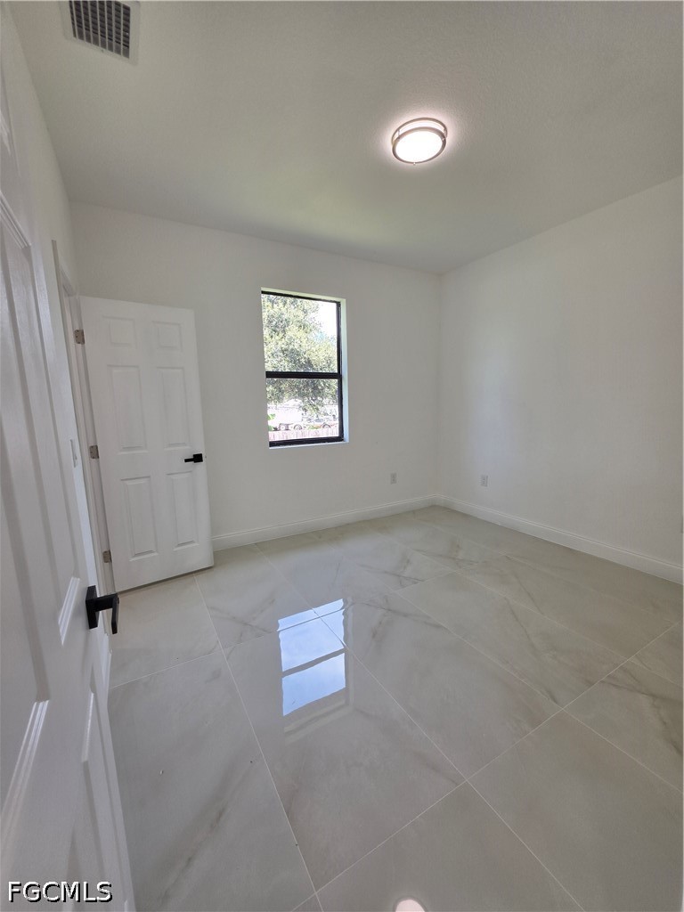 3 Bed SingleFamilyResidence for Sale in Lehigh Acres, photo 27
