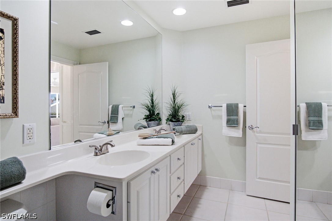 2 Bed Waterfront Home for Sale in Island Walk, photo 27