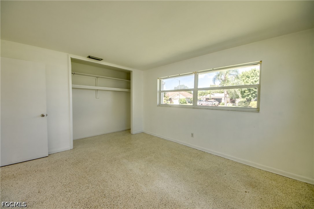 2 Bed SingleFamilyResidence for Sale in Cape Coral, photo 27