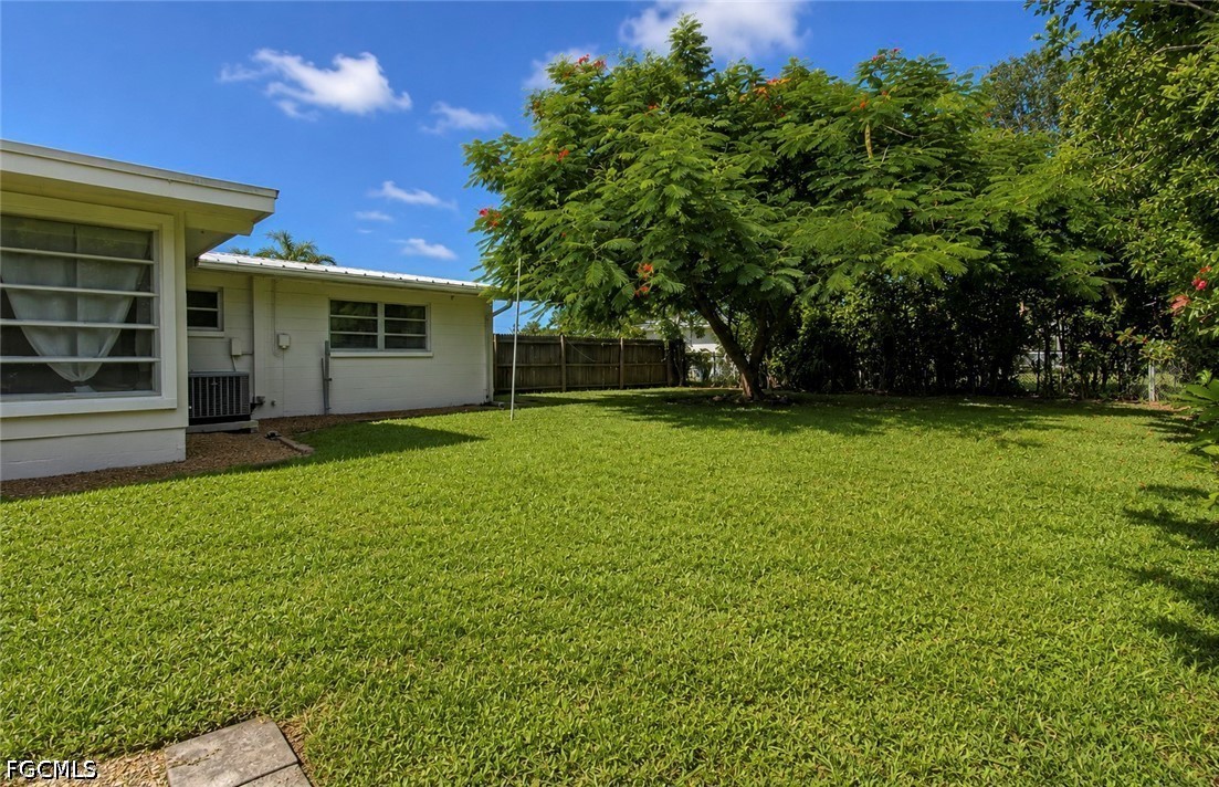 2 Bed SingleFamilyResidence for Sale in Fort Myers, photo 27
