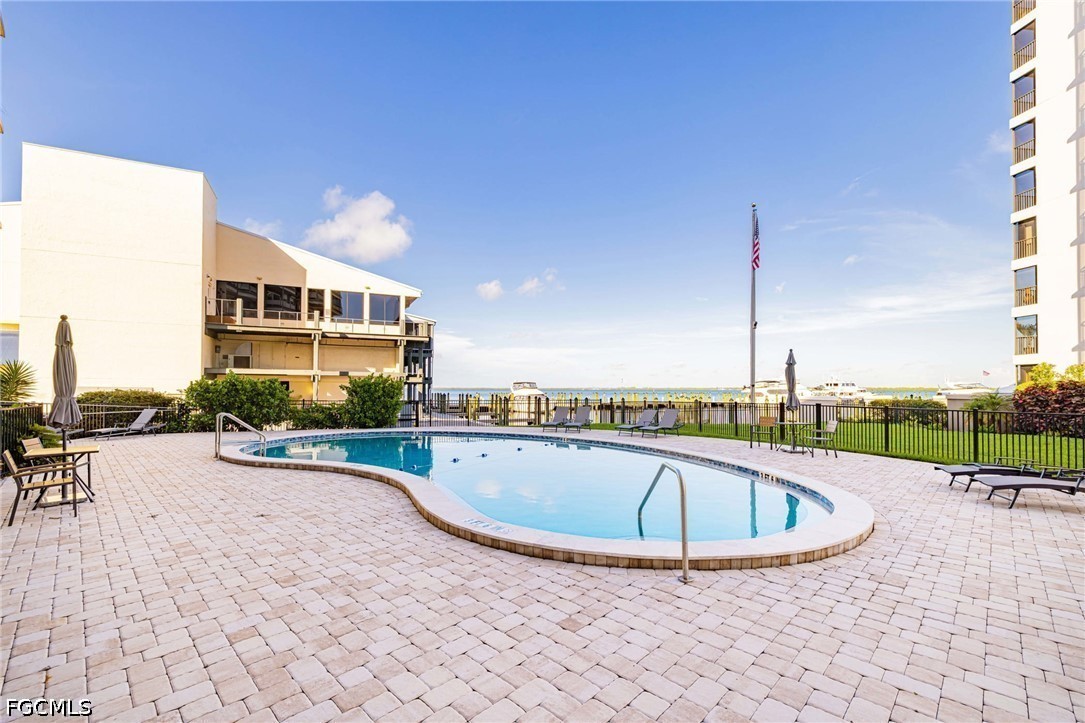 1 Bed Waterfront Home for Sale in Fort Myers, photo 27