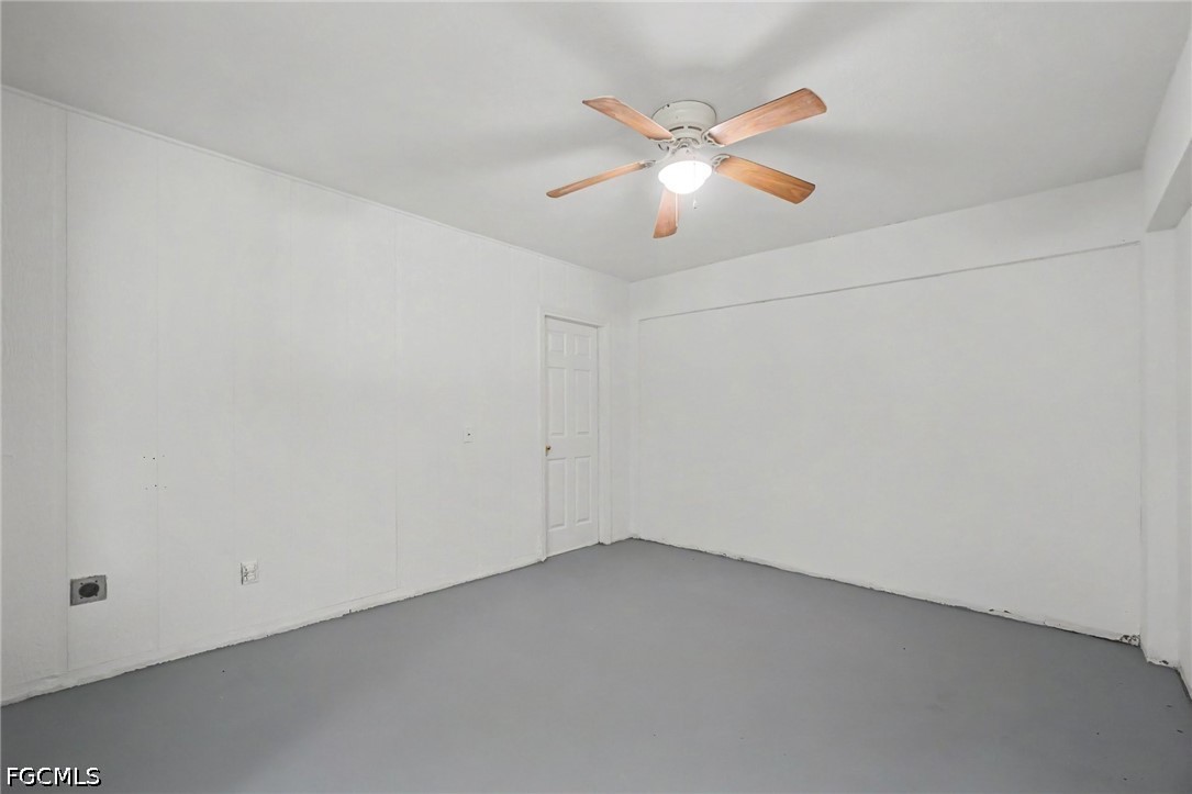 2 Bed SingleFamilyResidence for Sale in Cape Coral, photo 27
