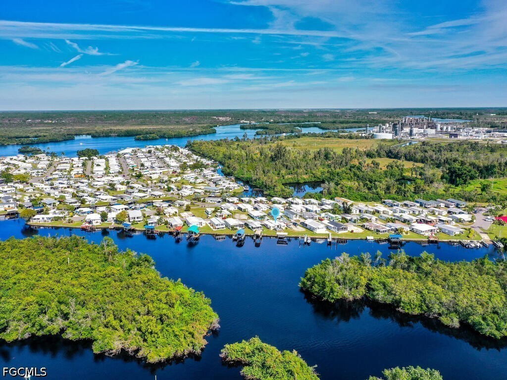 2 Bed Waterfront Home for Sale in Fort Myers, photo 27