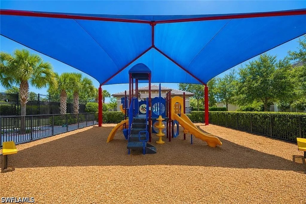 4 Bed SingleFamilyResidence for Sale in Naples, photo 27