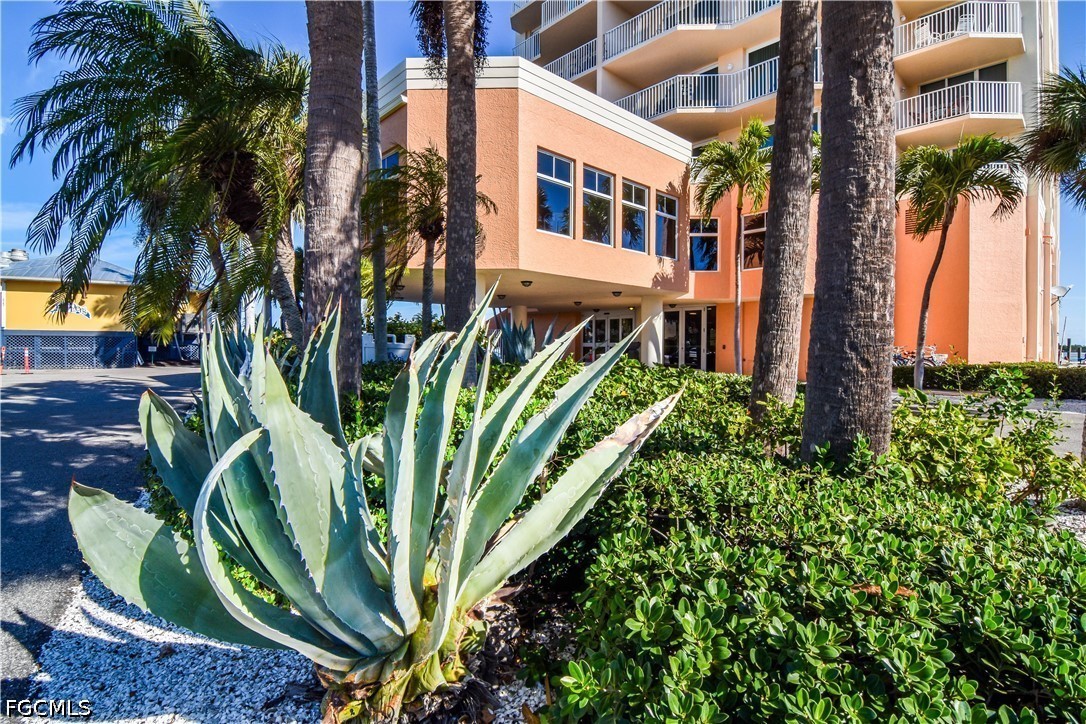 1 Bed Waterfront Home for Sale in Bonita Springs, photo 27