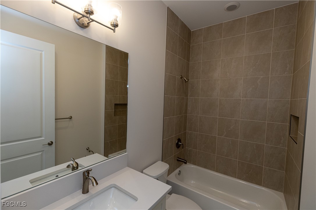 3 Bed SingleFamilyResidence for Sale in Valencia Harbor, FL — photo 28