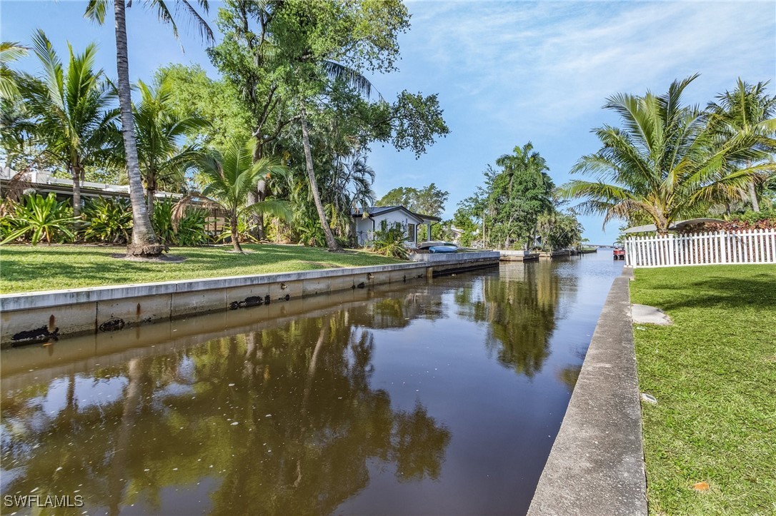 2 Bed Waterfront Home for Sale in Fort Myers, photo 28