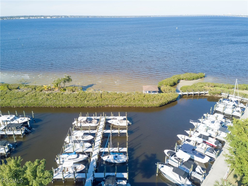 2 Bed Waterfront Home for Sale in Fort Myers, photo 28