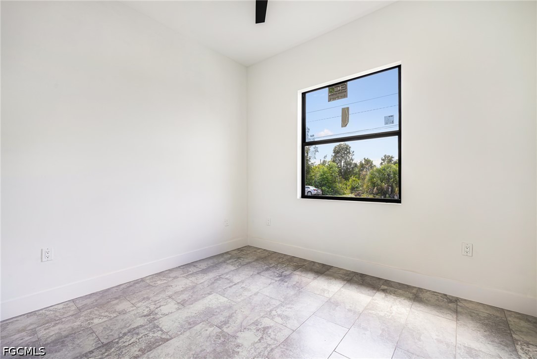3 Bed SingleFamilyResidence for Sale in Lehigh Acres, photo 28
