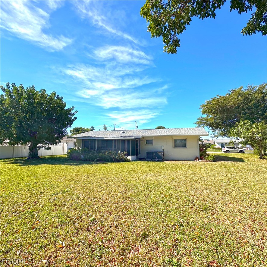 2 Bed SingleFamilyResidence for Sale in Cape Coral, photo 28