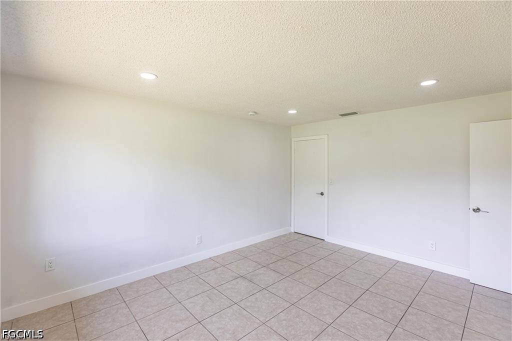 2 Bed SingleFamilyResidence for Sale in Cape Coral, photo 28