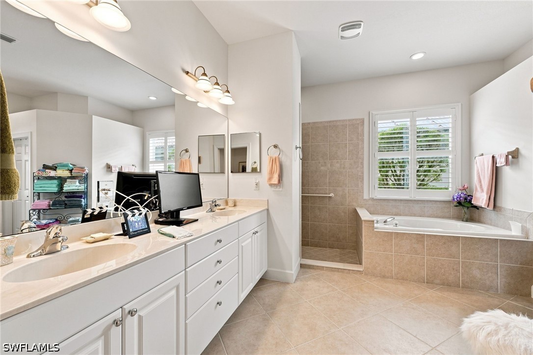 2 Bed Pool Home for Sale in Hawthorne, photo 28
