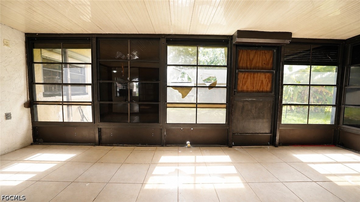 2 Bed SingleFamilyResidence for Sale in Cape Coral, photo 28