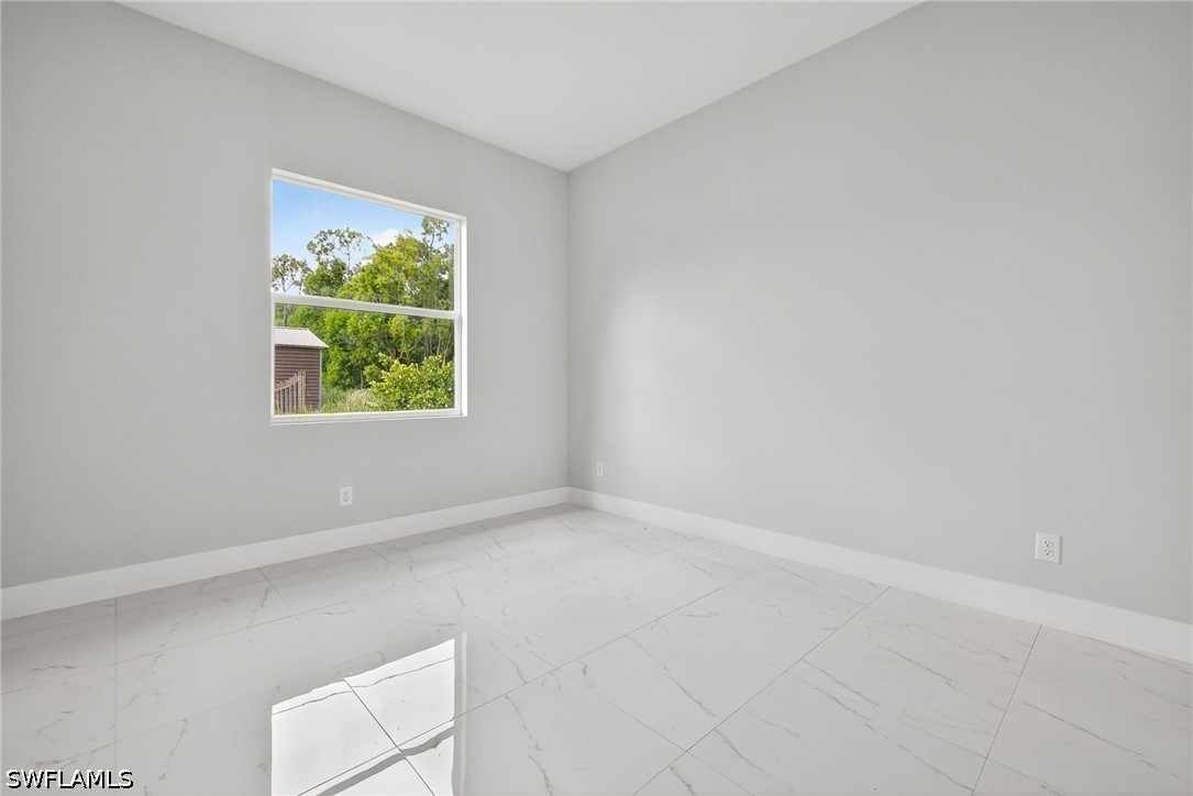 4 Bed SingleFamilyResidence for Sale in Lehigh Acres, photo 28