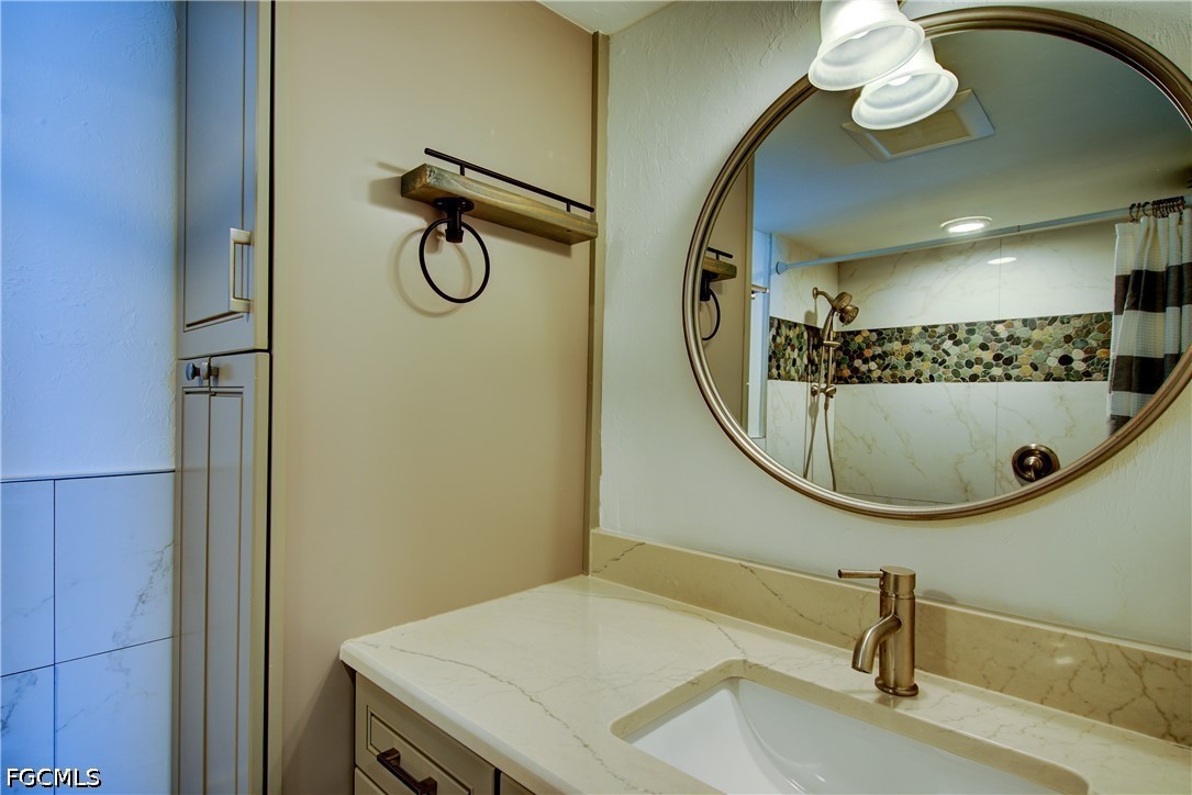 1 Bed Waterfront Home for Sale in Fort Myers, photo 28