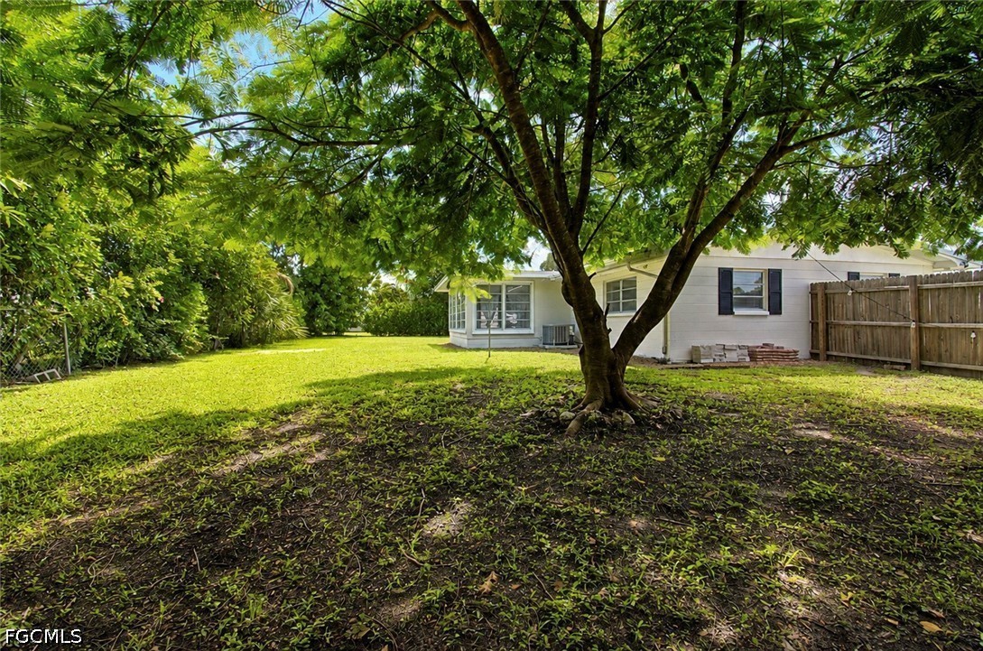 2 Bed SingleFamilyResidence for Sale in Fort Myers, photo 28