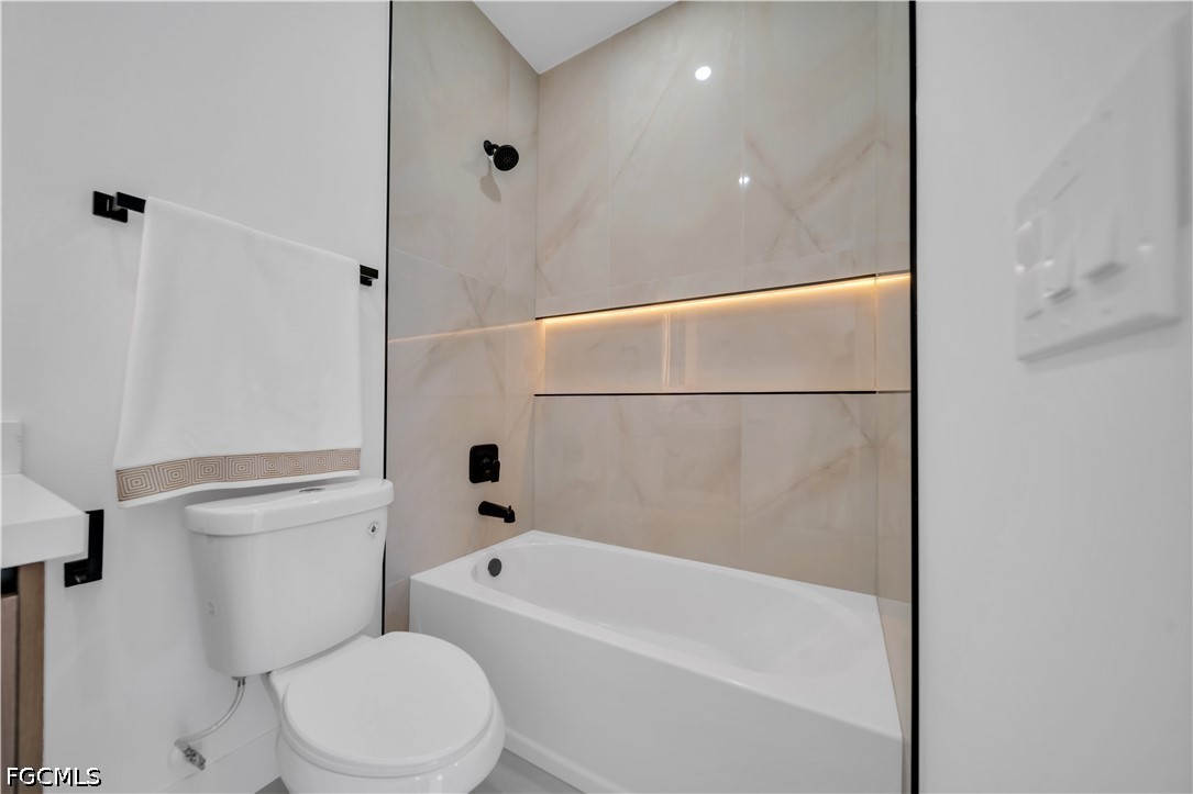 4 Bed SingleFamilyResidence for Sale in Lehigh Acres, photo 28