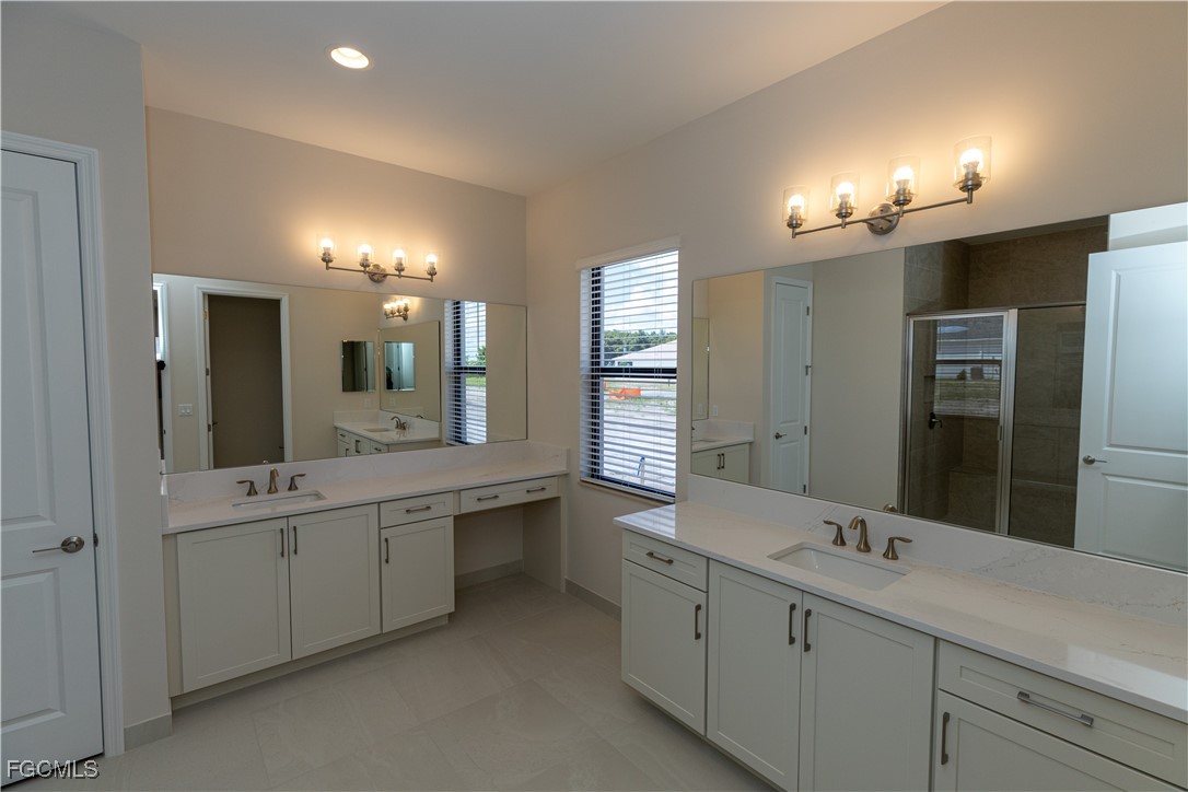 3 Bed SingleFamilyResidence for Sale in Valencia Harbor, FL — photo 29
