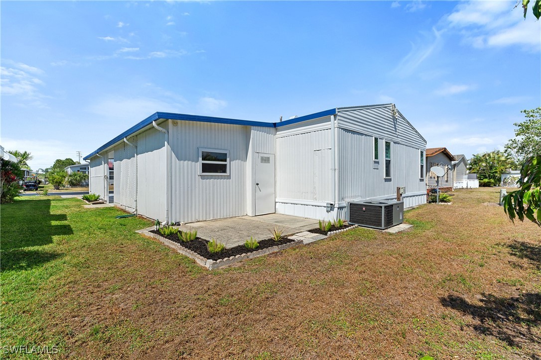 2 Bed ManufacturedHome for Sale in Naples, FL, $210,000 — photo 29