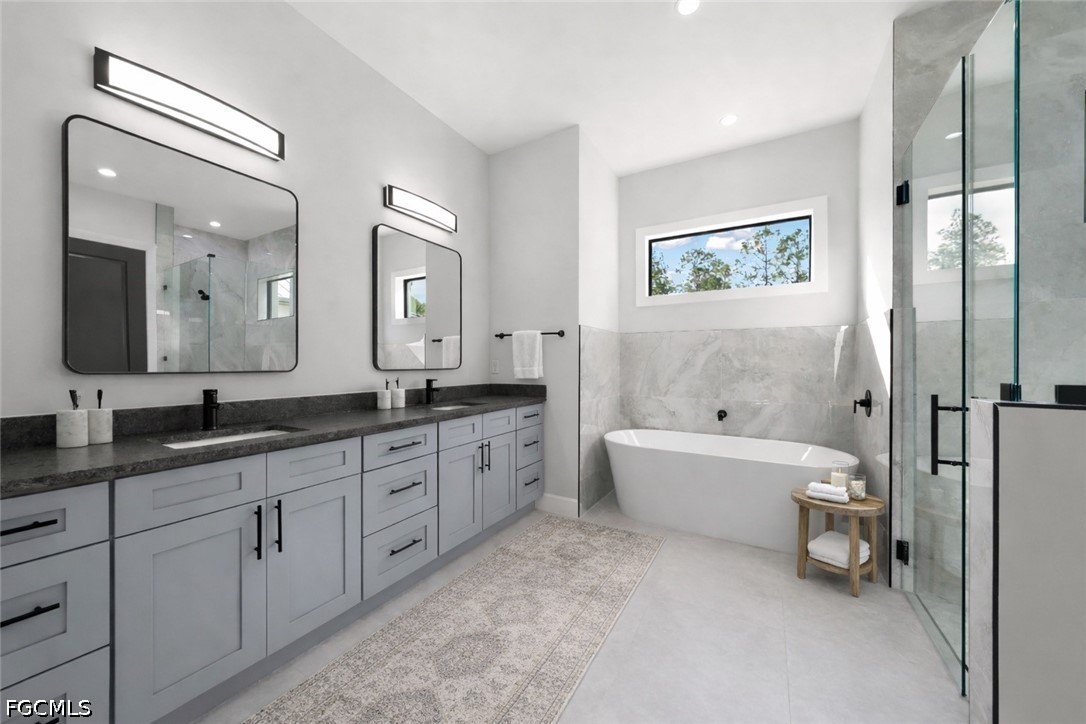 4 Bed SingleFamilyResidence for Sale in Naples, photo 29