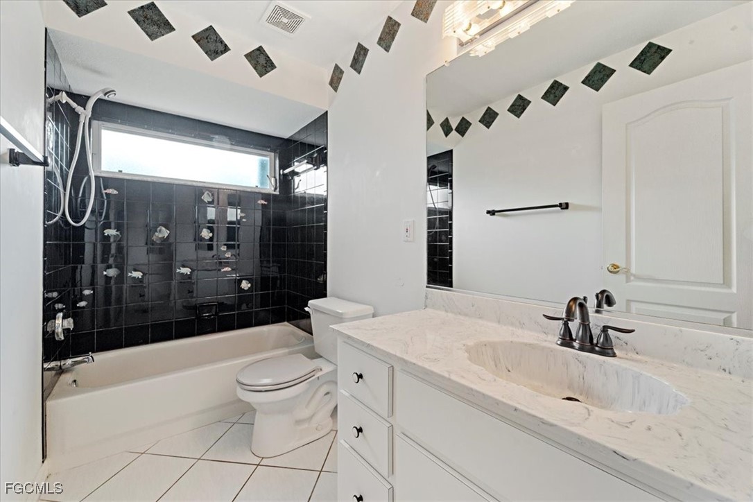 3 Bed Pool Home for Sale in Cape Coral, photo 29