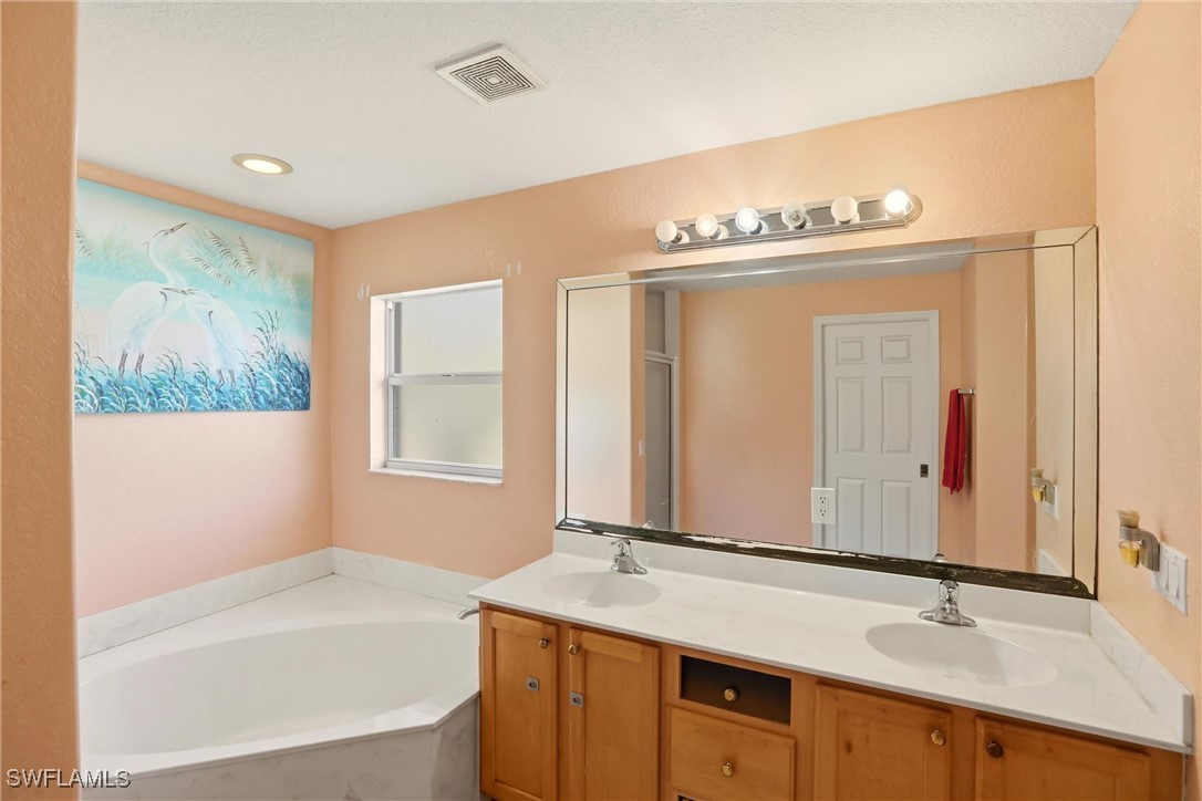 3 Bed SingleFamilyResidence for Sale in Naples, photo 29