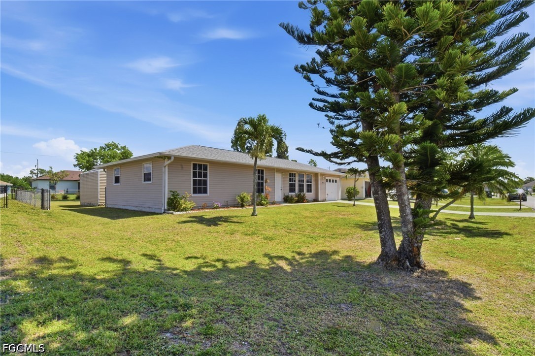 3 Bed SingleFamilyResidence for Sale in Cape Coral, photo 29