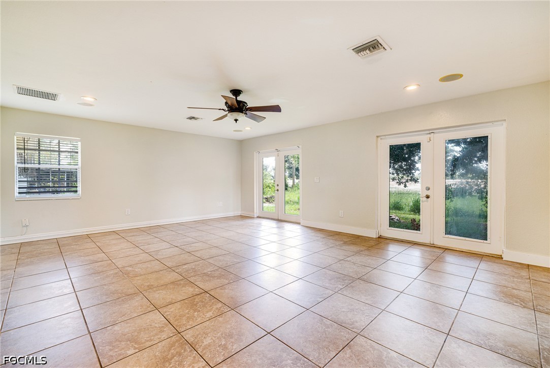 3 Bed SingleFamilyResidence for Sale in Fort Myers, photo 29