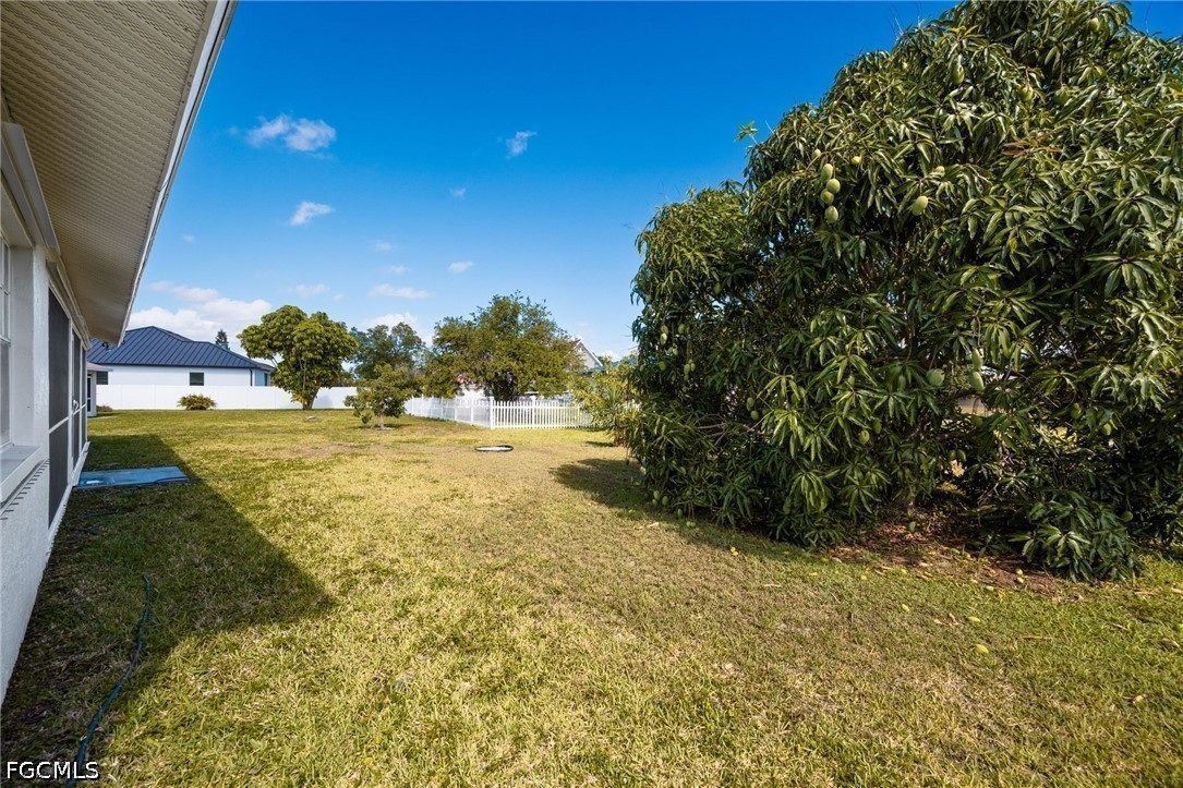 3 Bed SingleFamilyResidence for Sale in Cape Coral, photo 29