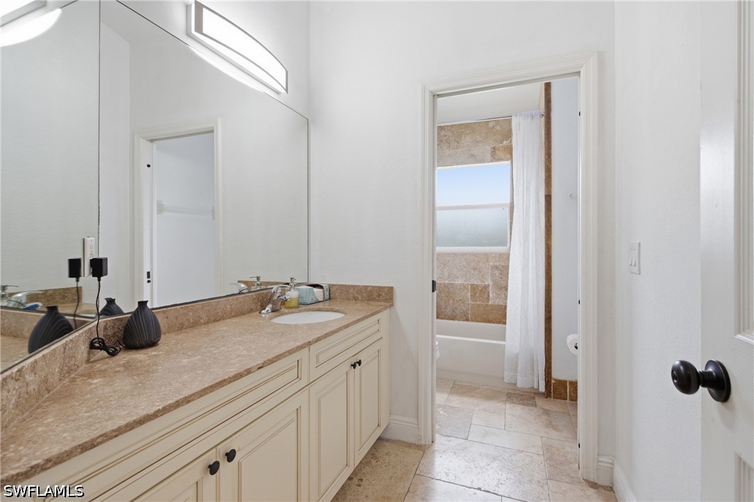 4 Bed SingleFamilyResidence for Sale in Naples, photo 29