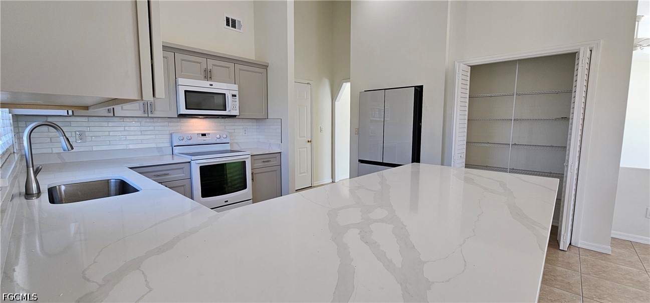 3 Bed Waterfront Home for Sale in Cape Coral, photo 29