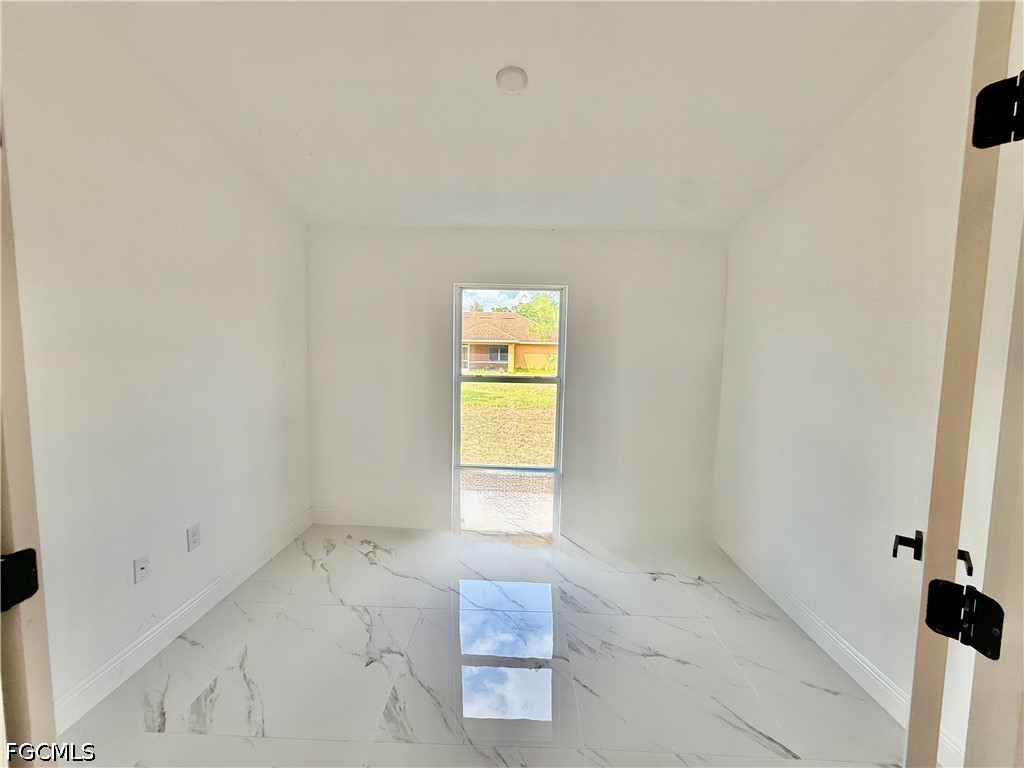 3 Bed SingleFamilyResidence for Sale in Lehigh Acres, photo 29