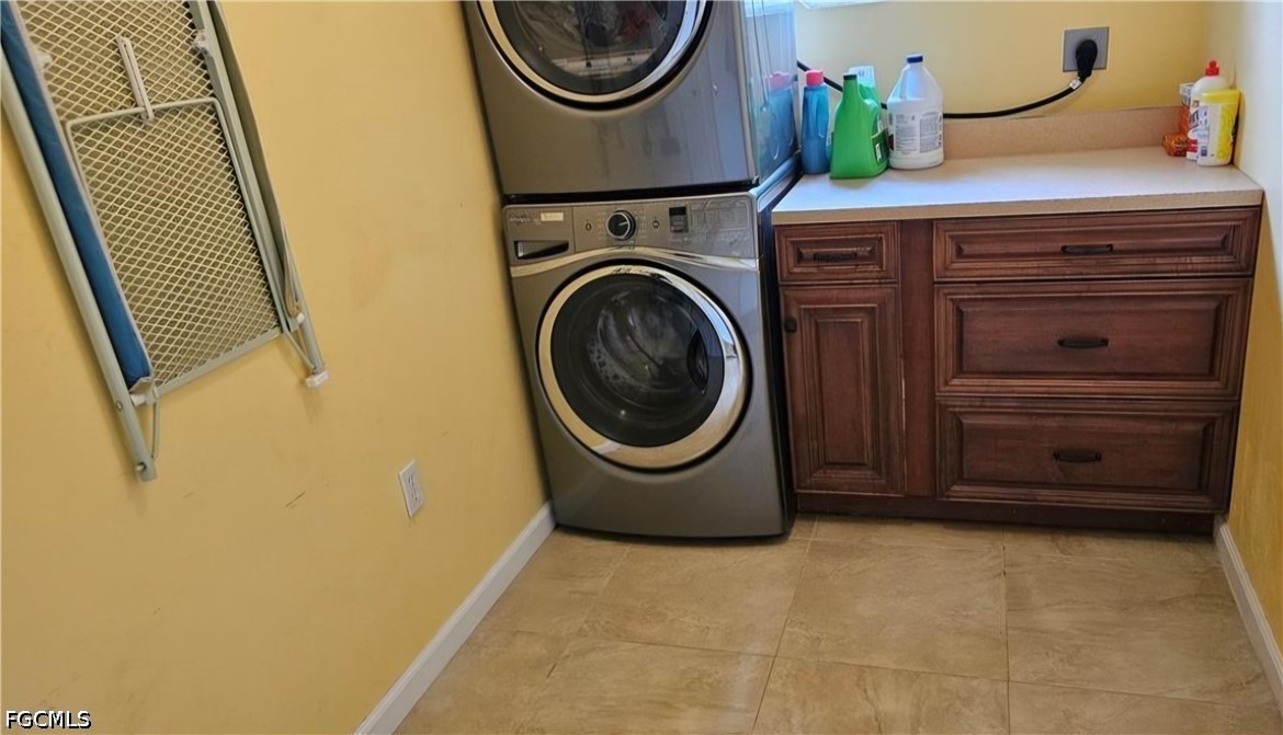 3 Bed Pool Home for Sale in Mirror Lakes, photo 29