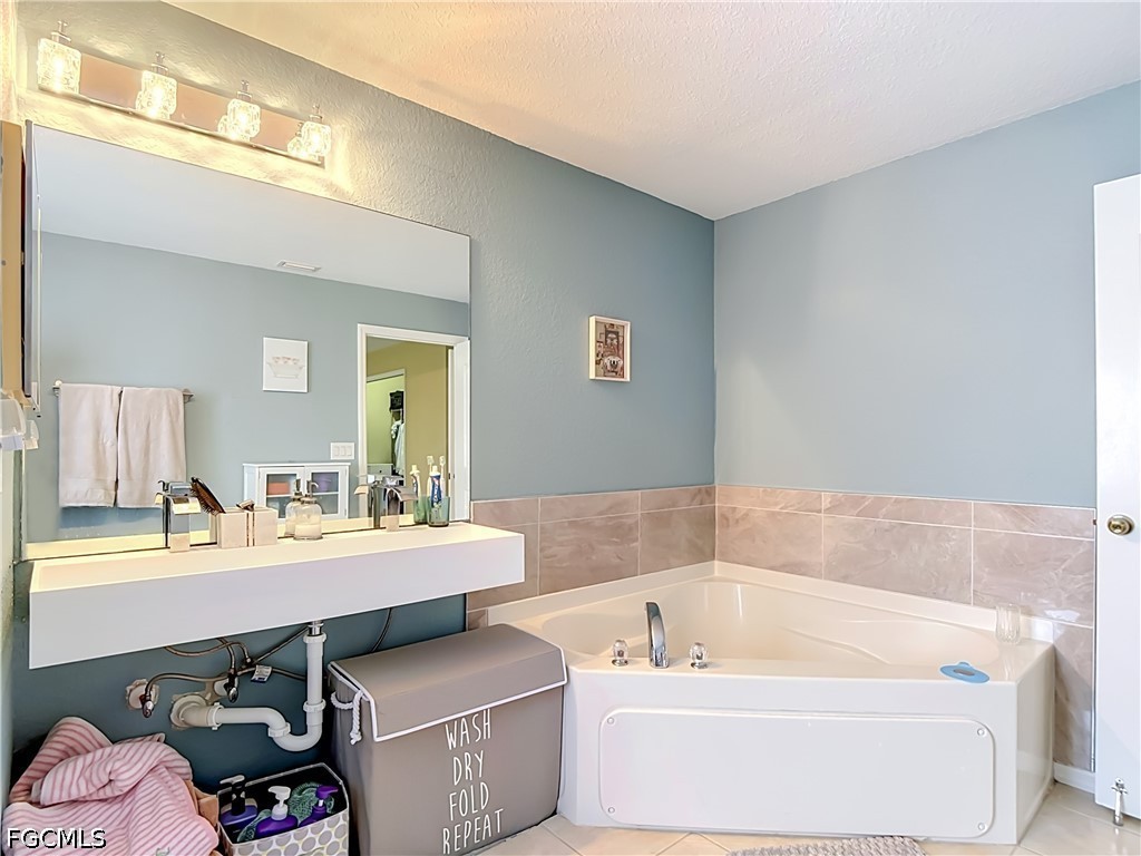 3 Bed SingleFamilyResidence for Sale in Cape Coral, photo 29