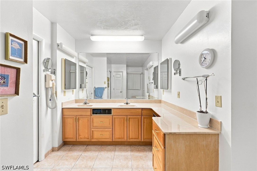 3 Bed Pool Home for Sale in Park Shore, photo 29