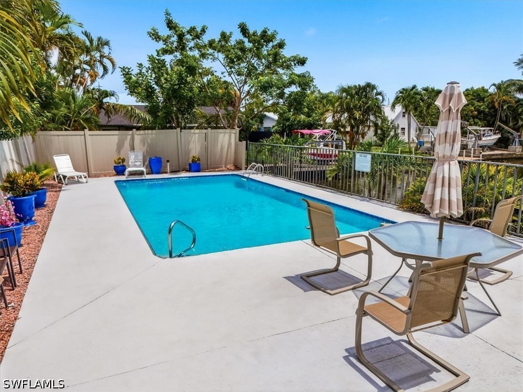 2 Bed Waterfront Home for Sale in Cape Coral, photo 29