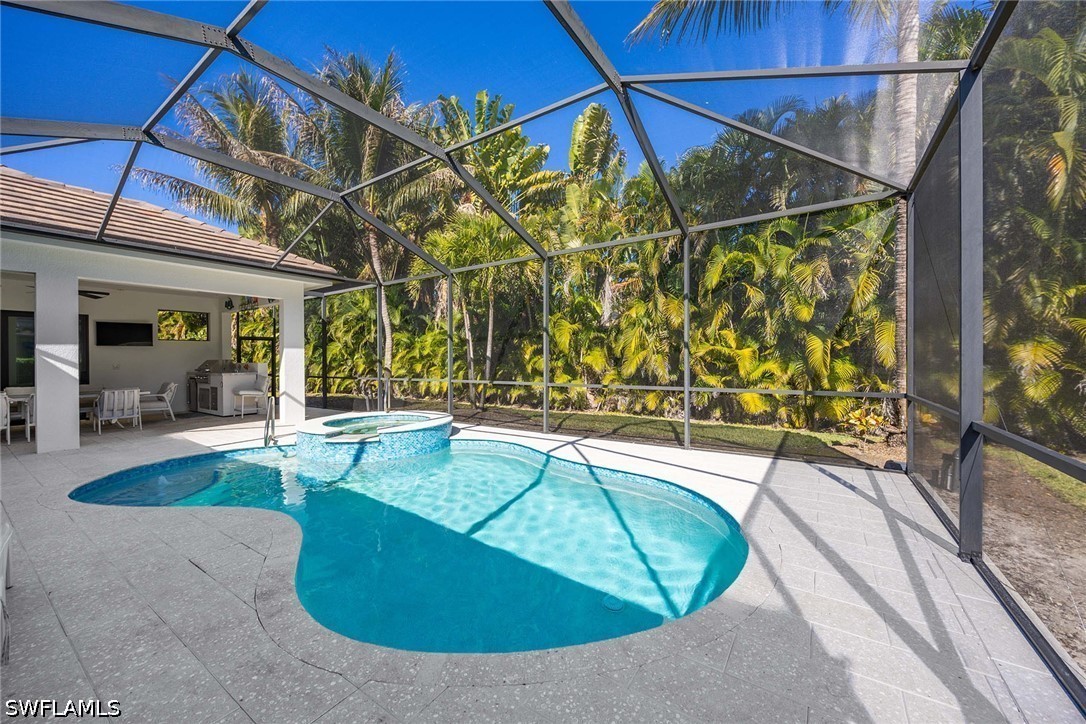 3 Bed Pool Home for Sale in Castlewood, photo 29