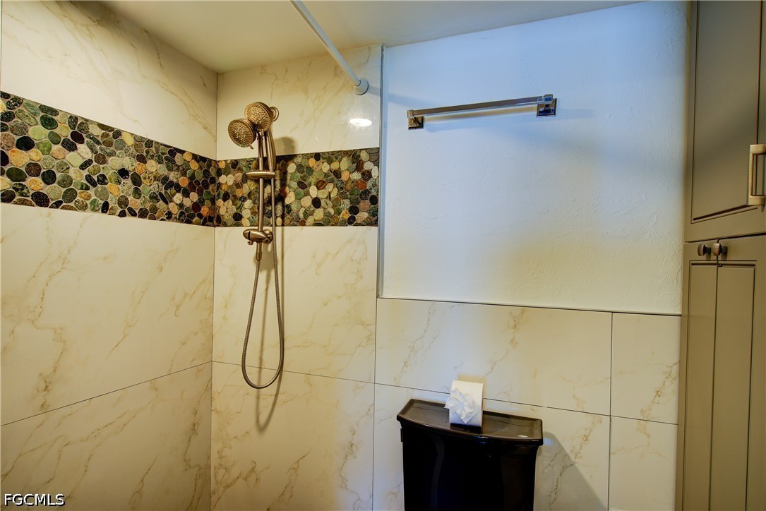 1 Bed Waterfront Home for Sale in Fort Myers, photo 29