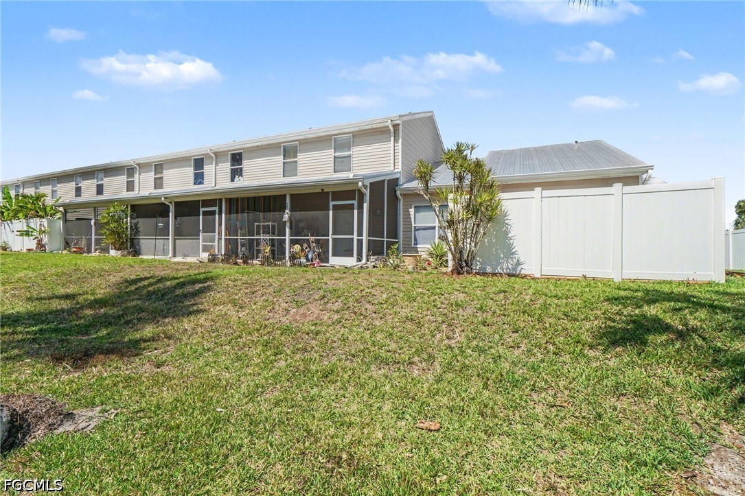 2 Bed Waterfront Home for Sale in Fort Myers, photo 29