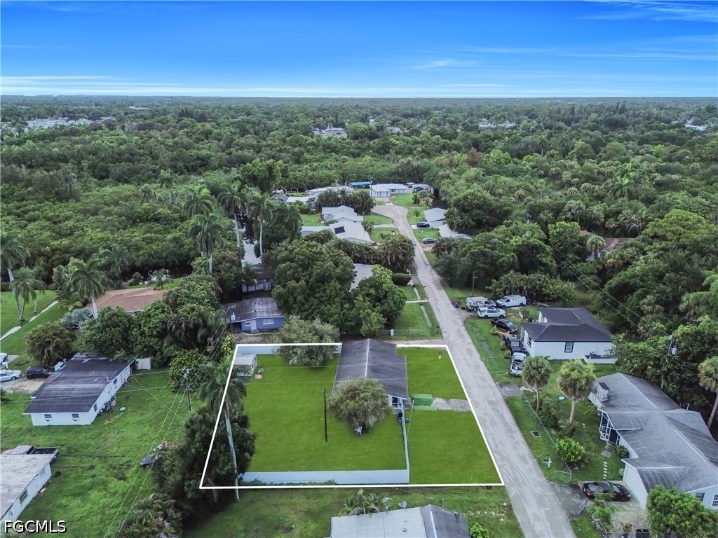 2 Bed SingleFamilyResidence for Sale in North Fort Myers, photo 29