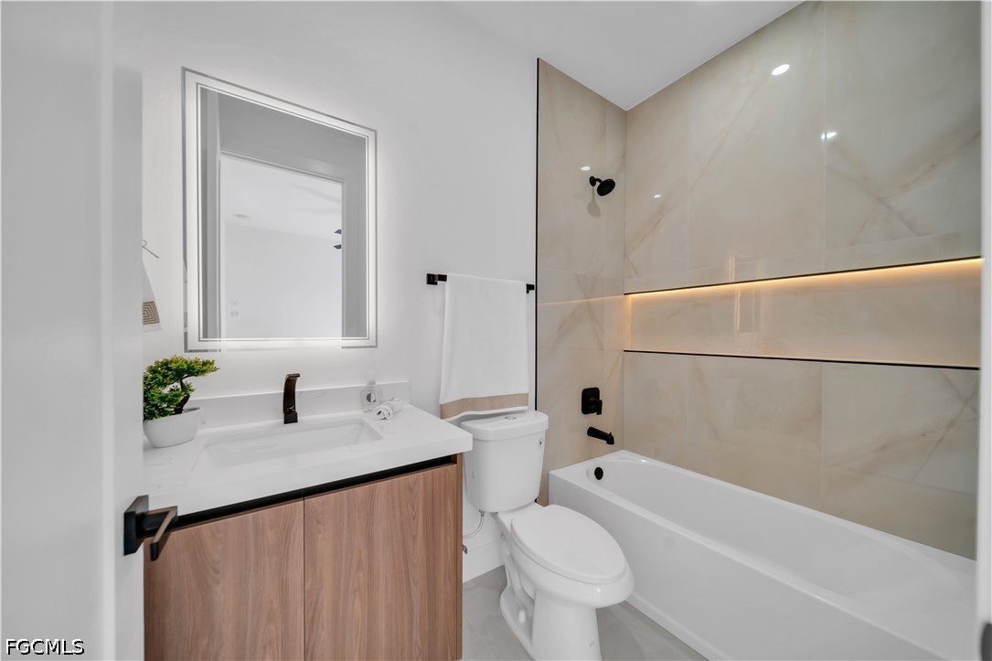 4 Bed SingleFamilyResidence for Sale in Lehigh Acres, photo 29