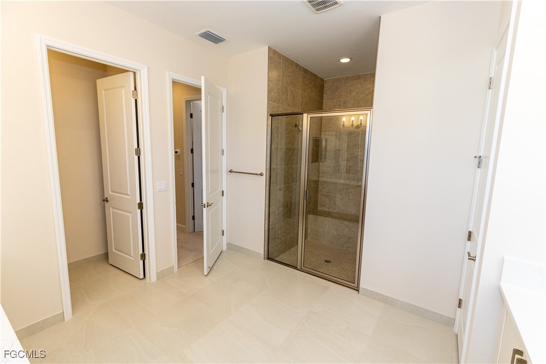 3 Bed SingleFamilyResidence for Sale in Valencia Harbor, FL — photo 30