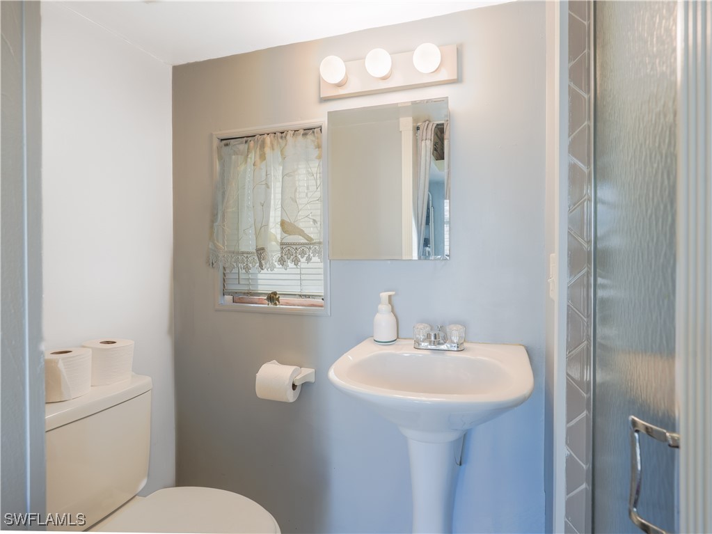 1 Bed Waterfront Home for Sale in Naples, photo 30