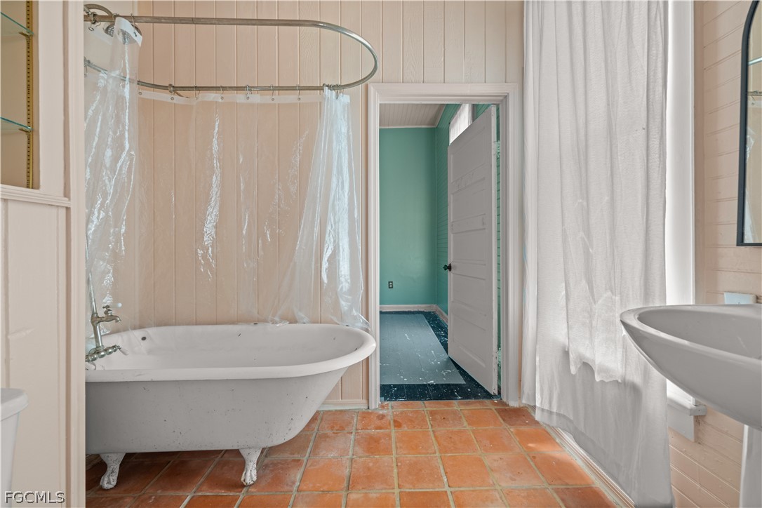 3 Bed SingleFamilyResidence for Sale in Bayshore Park, FL — photo 30
