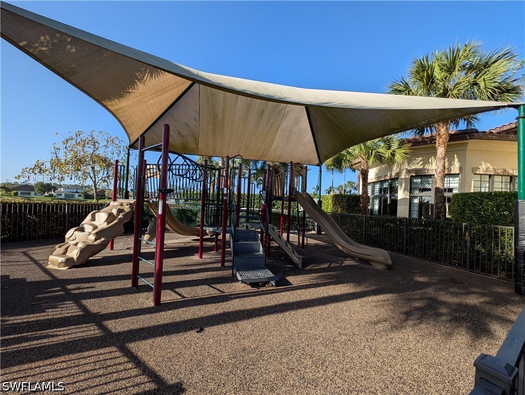 4 Bed SingleFamilyResidence for Sale in Naples, photo 30