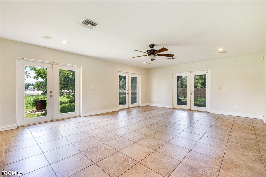 3 Bed SingleFamilyResidence for Sale in Fort Myers, photo 30