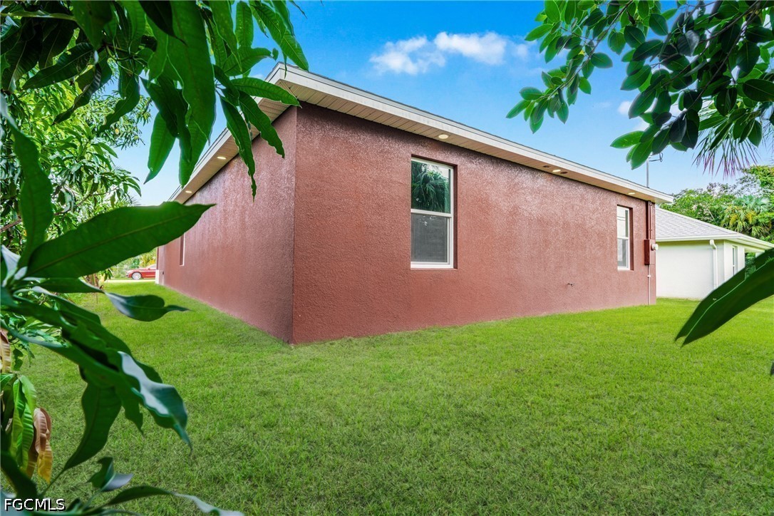 3 Bed SingleFamilyResidence for Sale in Fort Myers, FL — photo 30