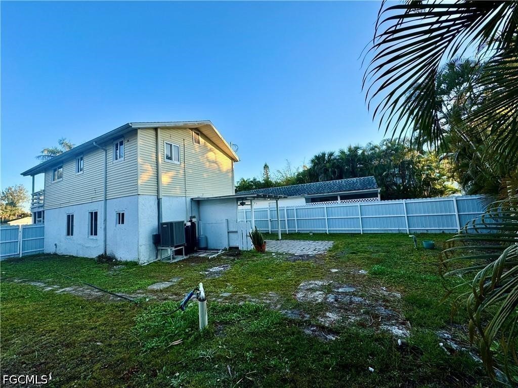 3 Bed SingleFamilyResidence for Sale in Fort Myers, FL — photo 30