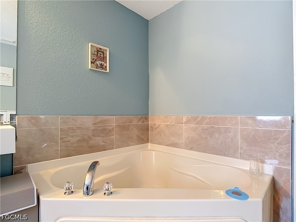 3 Bed SingleFamilyResidence for Sale in Cape Coral, photo 30