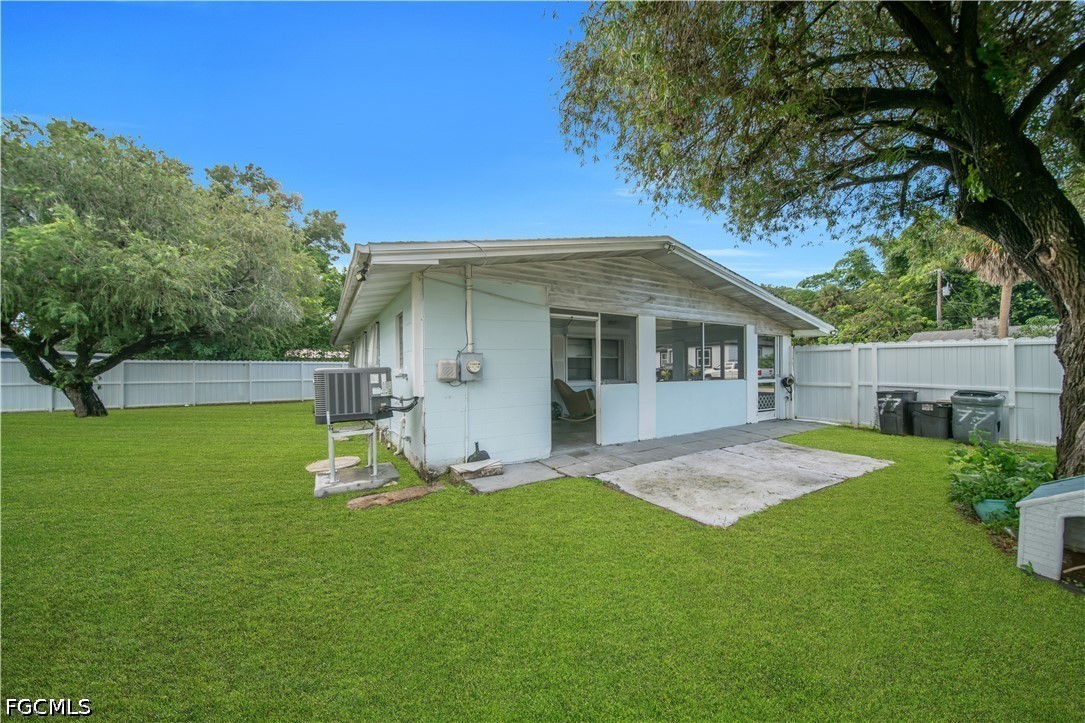 2 Bed SingleFamilyResidence for Sale in North Fort Myers, photo 30